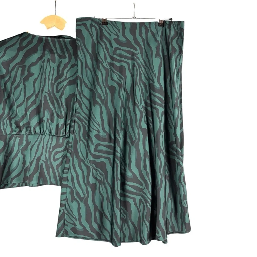 J.Crew Satin-Backed Crepe Zebra Print Top & Skirt Set in Green/Black Sz 8/M